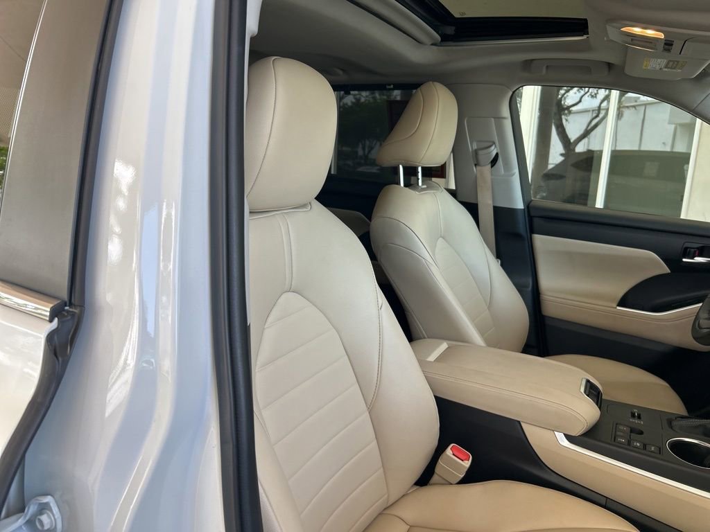 Used 2024 Toyota Highlander XLE AWD/4WD image 22