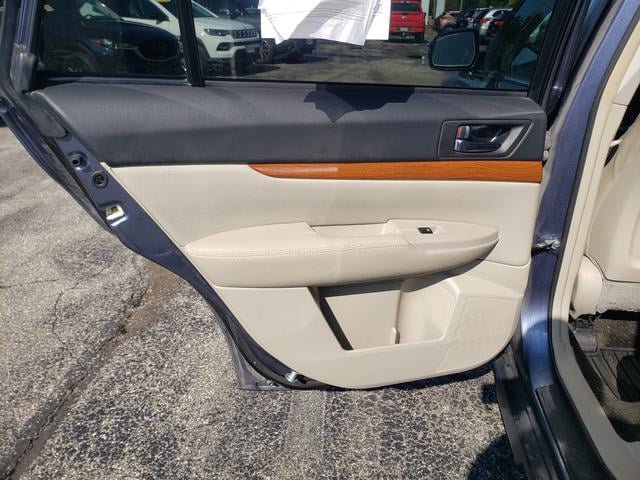 Used 2013 Subaru Outback 2.5i Limited w/ Moonroof Pkg AWD/4WD image 14