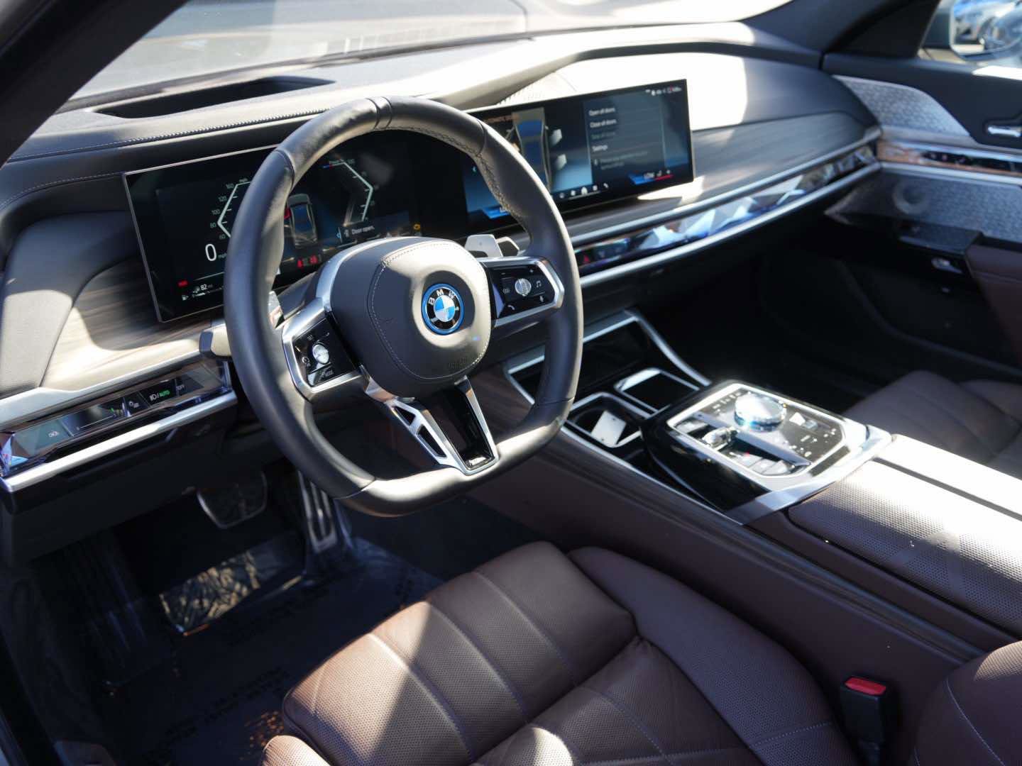 Used 2025 BMW 750e xDrive AWD/4WD image 13