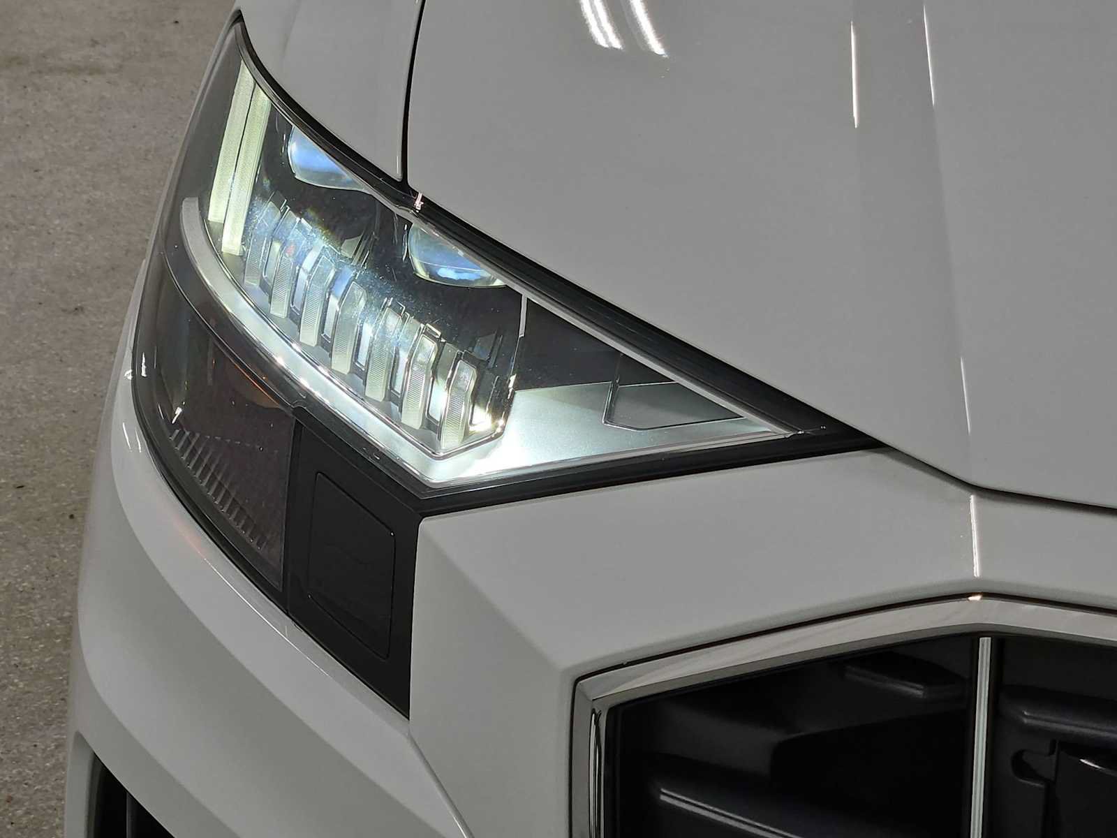 Used 2023 Audi Q8 Prestige AWD/4WD image 15