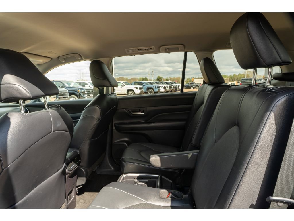 Used 2025 Toyota Grand Highlander FWD image 13