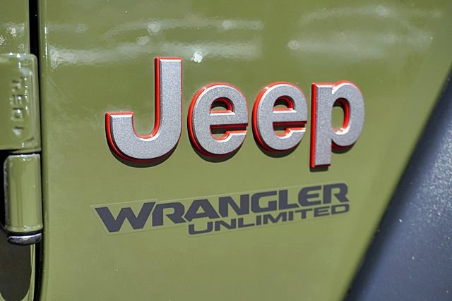 Used 2022 Jeep Wrangler Unlimited Rubicon w/ LED Lighting Group AWD/4WD image 11