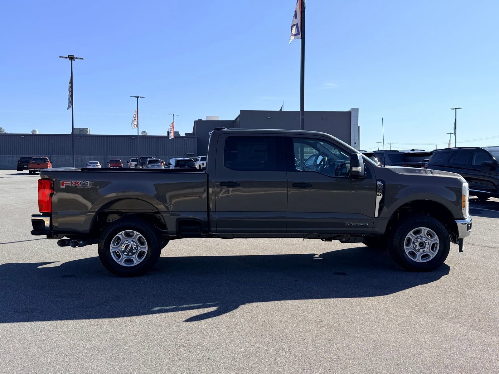 New 2026 Ford F250 XLT w/ FX4 Off-Road Package AWD/4WD image 11