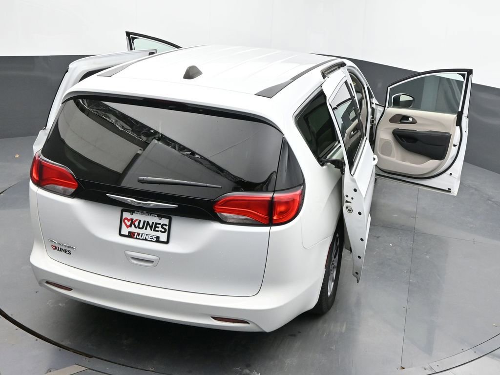 Used 2023 Chrysler Voyager LX FWD image 47