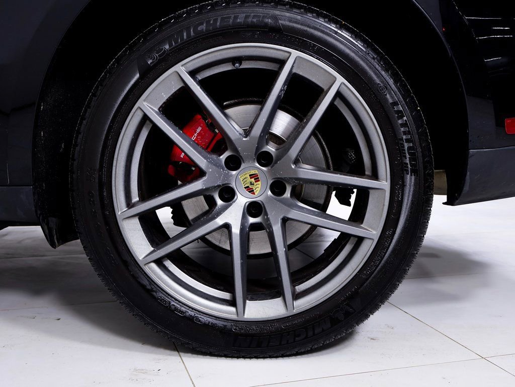 Certified 2023 Porsche Macan S image 33
