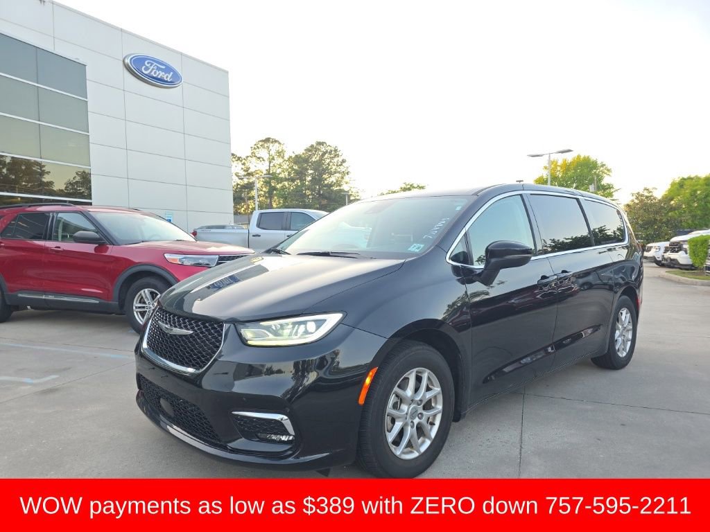 Used 2023 Chrysler Pacifica Touring-L image 1