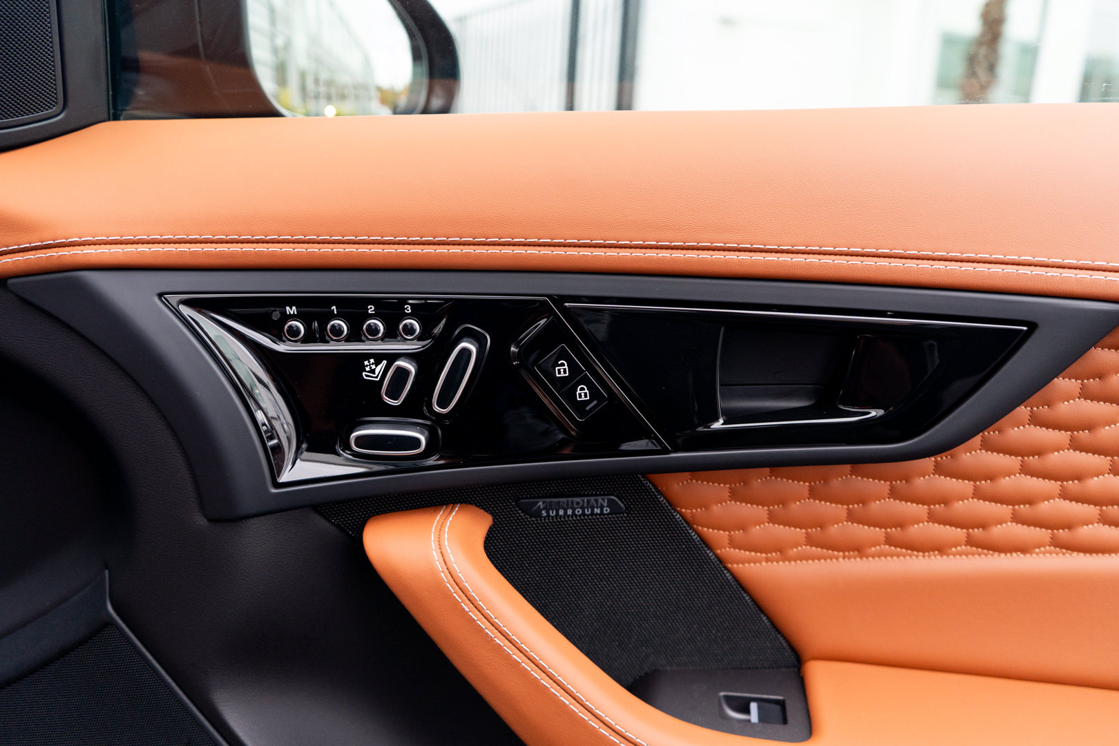 Used 2024 Jaguar F-TYPE R AWD/4WD image 33