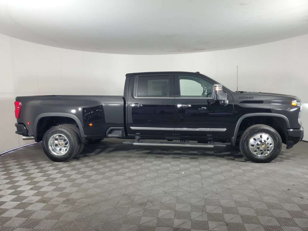 New 2026 Chevrolet Silverado 3500 High Country w/ Technology Package AWD/4WD image 3
