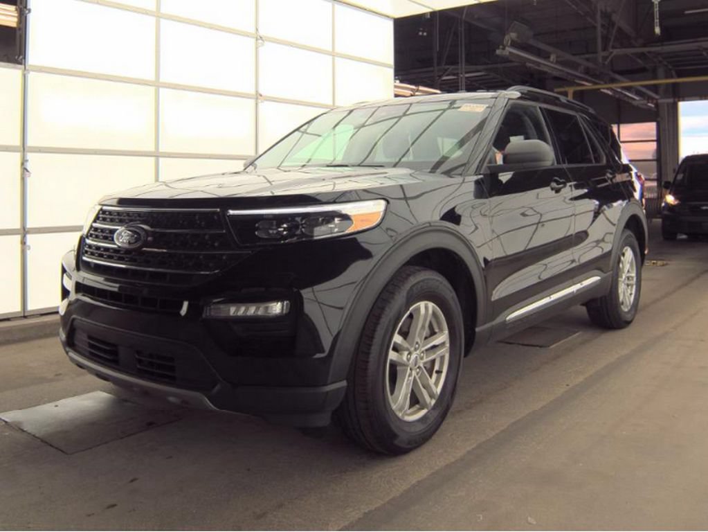 Used 2024 Ford Explorer XLT w/ Equipment Group 202A AWD/4WD image 2