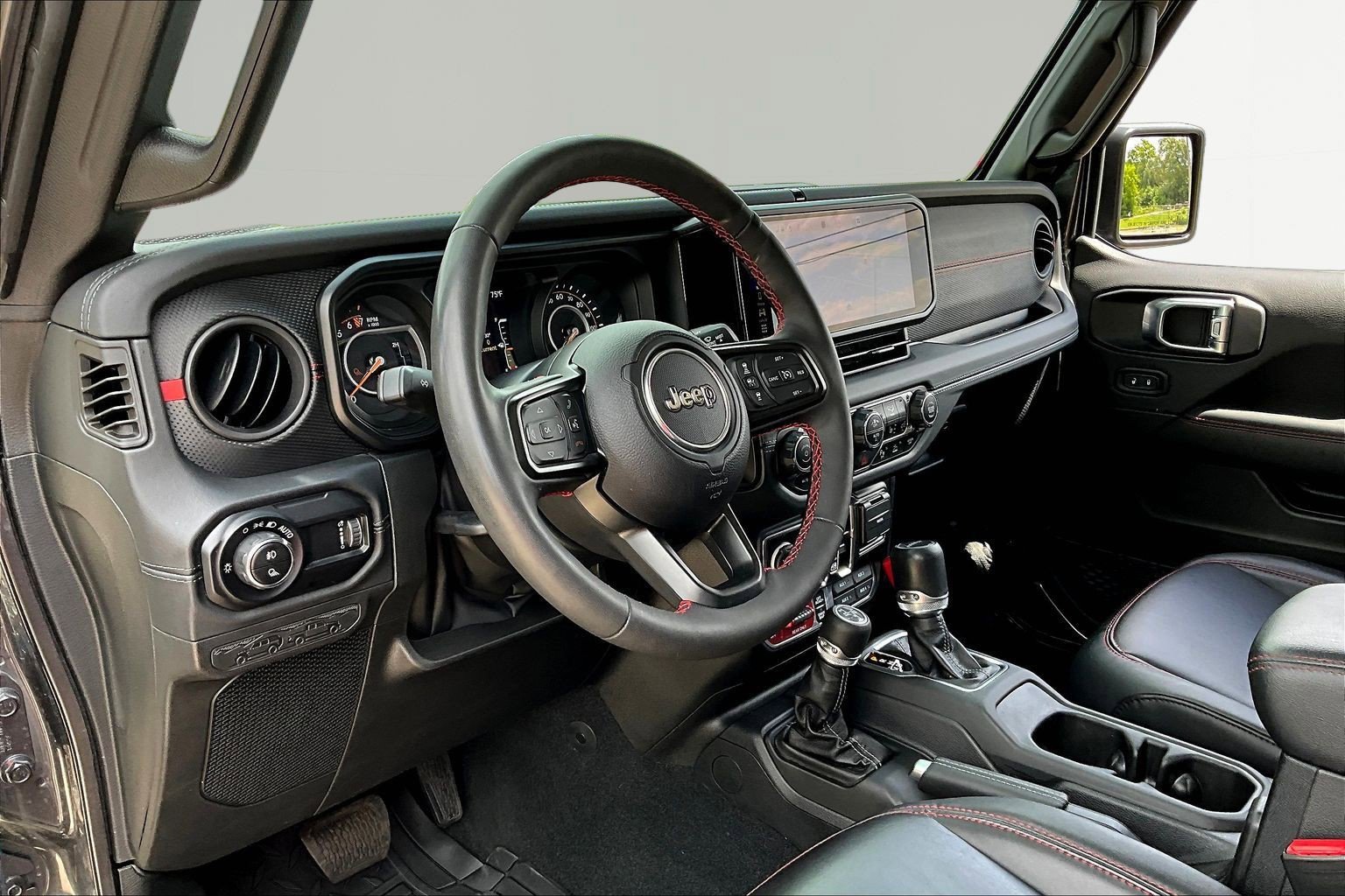 Used 2024 Jeep Gladiator Rubicon AWD/4WD image 16
