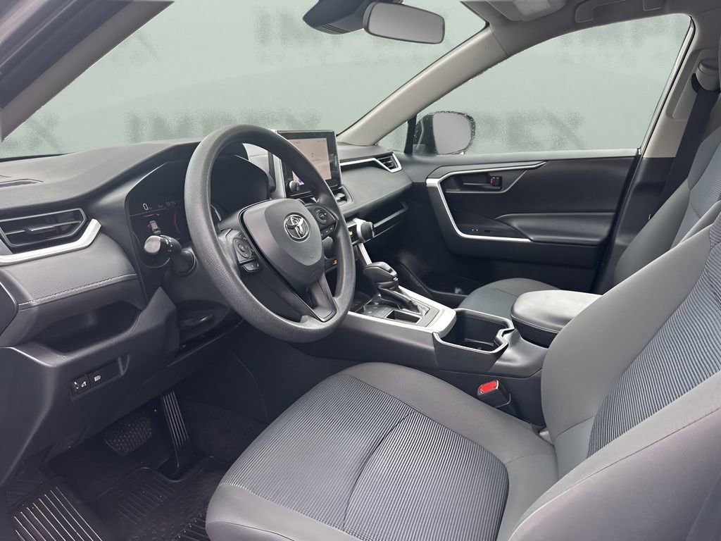 Used 2023 Toyota RAV4 LE image 9