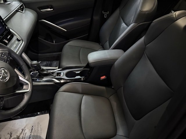 Used 2022 Toyota Corolla Cross XLE w/ Convenience Package image 23