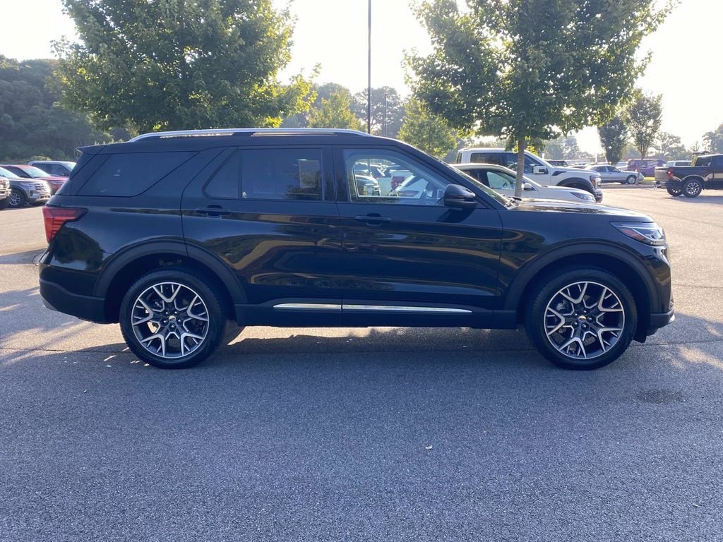 Used 2025 Ford Explorer Platinum w/ Ultimate Package AWD/4WD image 2