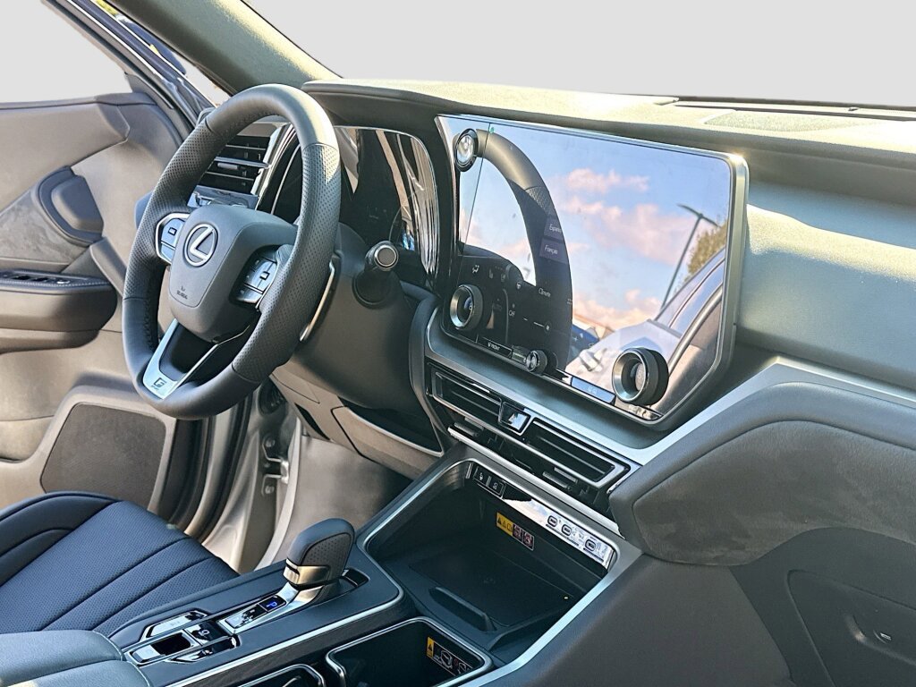 New 2026 Lexus TX 500h AWD image 5