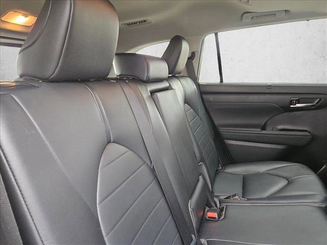 Used 2020 Toyota Highlander XLE image 22