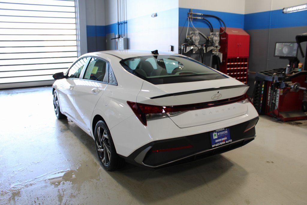 Used 2025 Hyundai Elantra Sport image 37