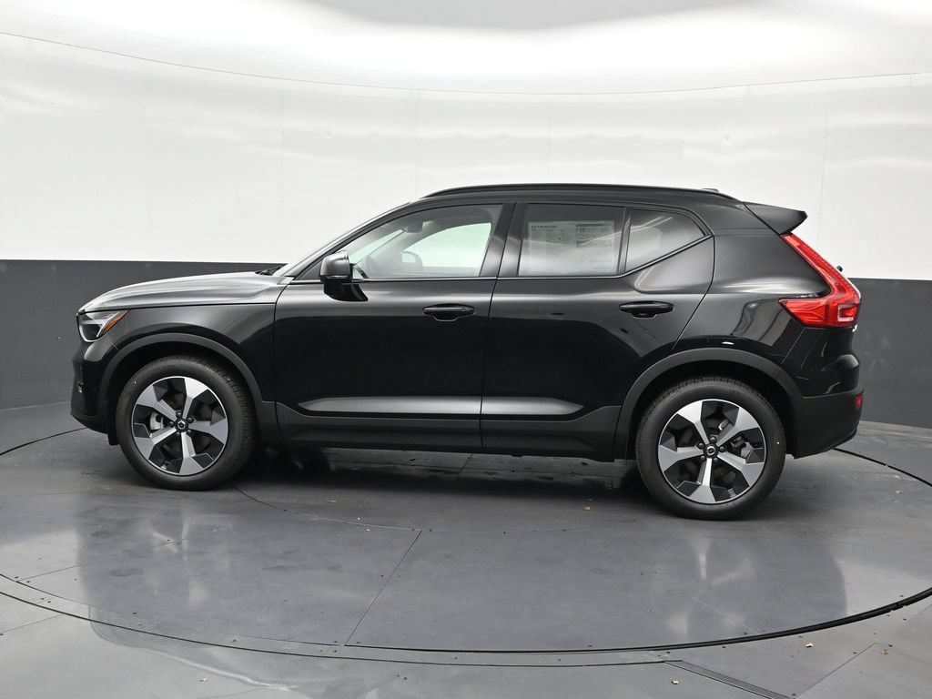 New 2026 Volvo XC40 B5 Plus w/ Protection Package Premier AWD/4WD image 2