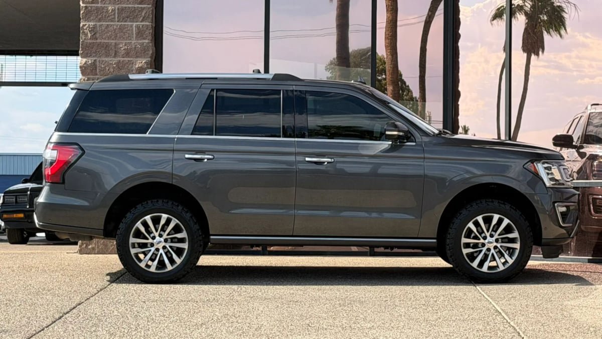 Used 2018 Ford Expedition Limited w/ Equipment Group 301A AWD/4WD image 18