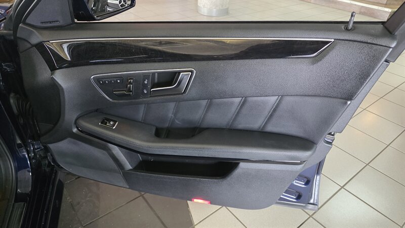 Used 2013 Mercedes-Benz E 350 4MATIC Sedan image 27