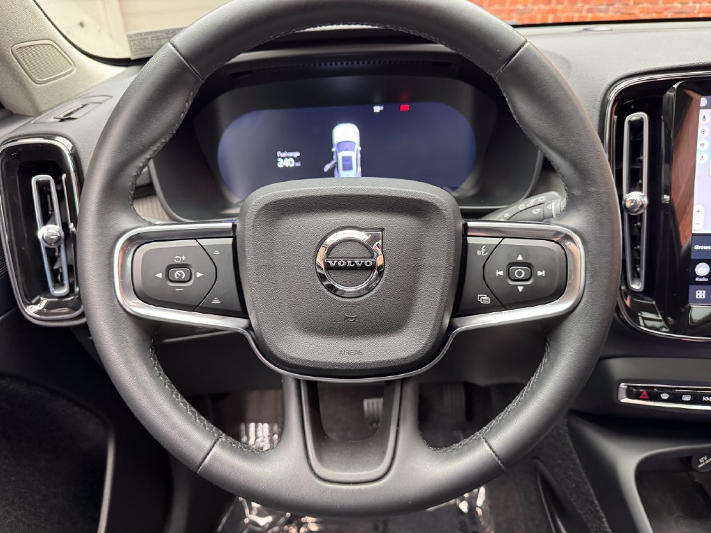 Used 2026 Volvo XC40 B5 Plus AWD/4WD image 14