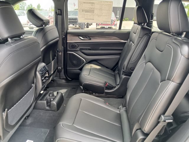 New 2026 Jeep Grand Cherokee L Limited w/ Luxury Tech Group II AWD/4WD image 15