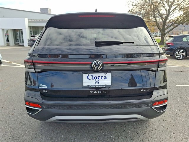 New 2025 Volkswagen Taos SE image 9