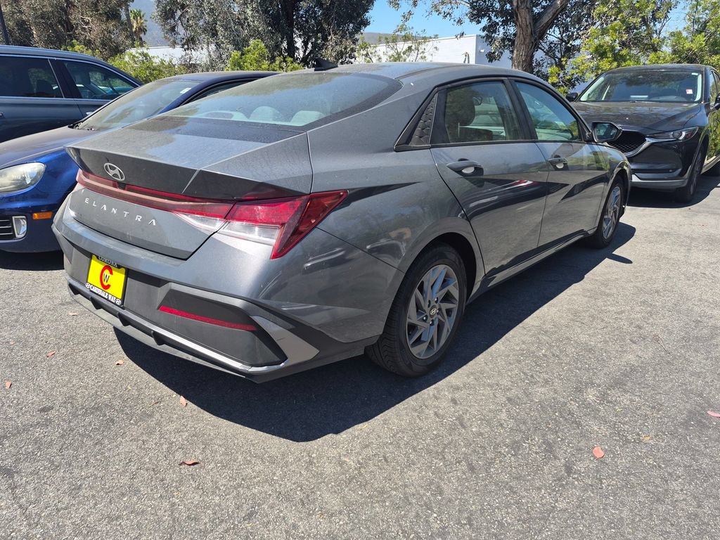 Used 2024 Hyundai Elantra SEL FWD image 6