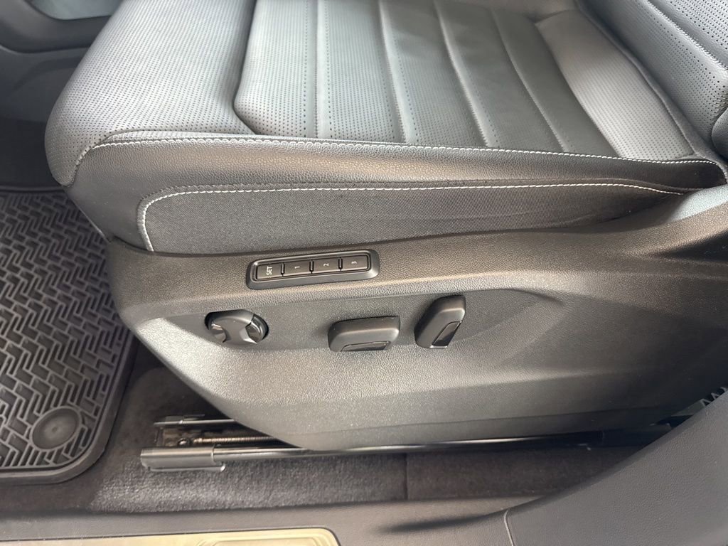 Used 2024 Volkswagen Atlas SEL image 18