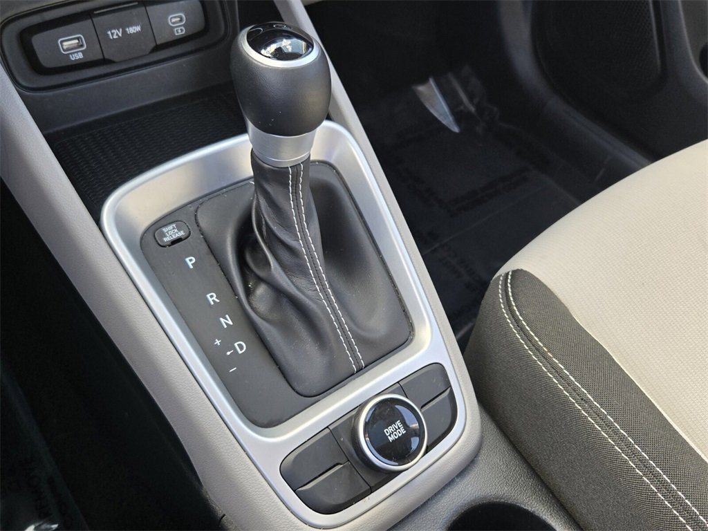 Certified 2025 Hyundai Venue SEL image 25