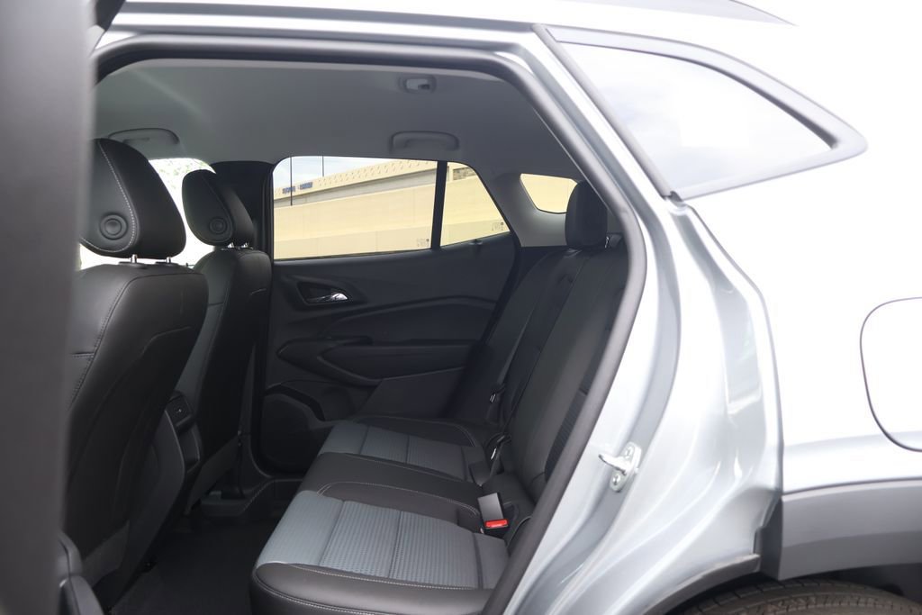 New 2026 Chevrolet Trax LT w/ Driver Confidence Package FWD image 35