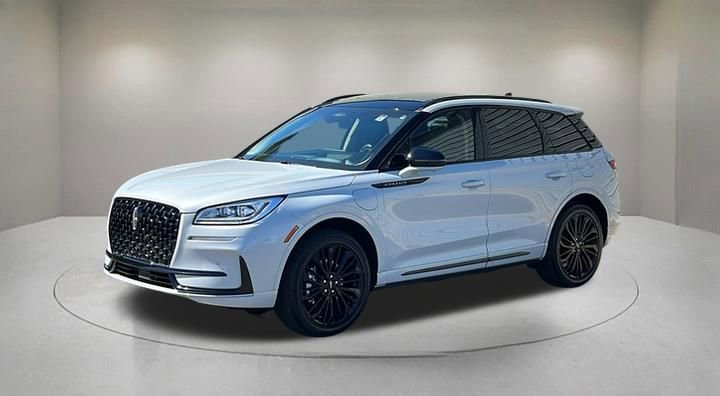 Used 2025 Lincoln Corsair Grand Touring w/ Equipment Group 302A image 2