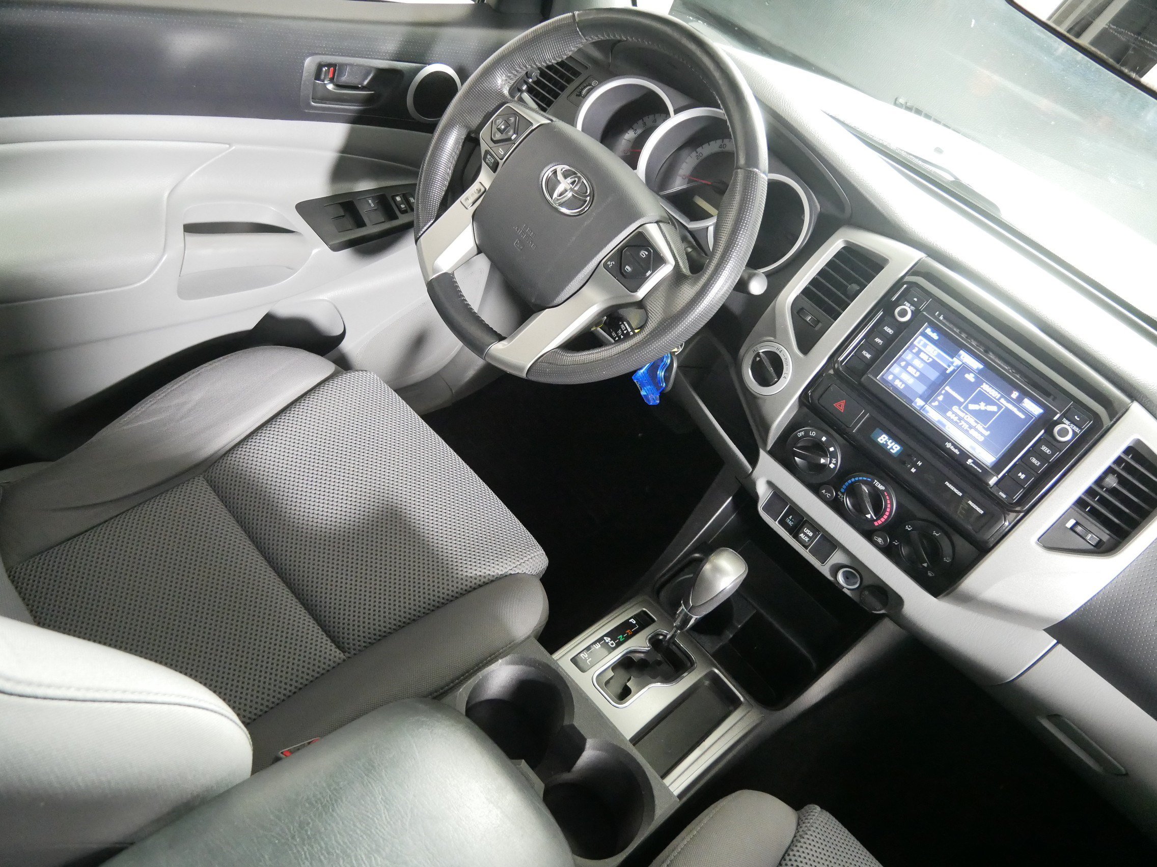 Used 2014 Toyota Tacoma 4x4 Double Cab w/ TRD Off-Road Package image 9
