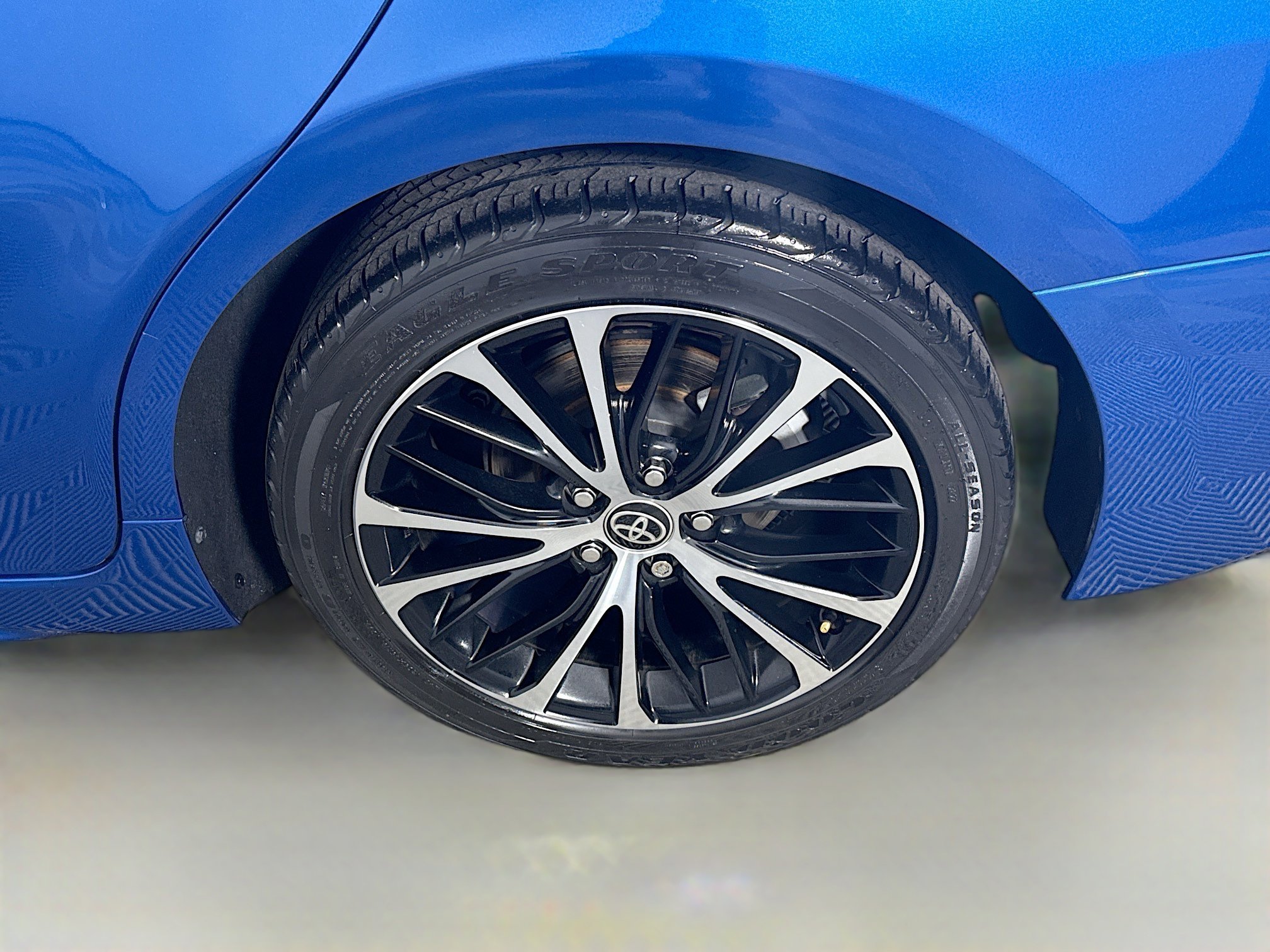 Used 2020 Toyota Camry SE w/ Carpet Mat Package image 36