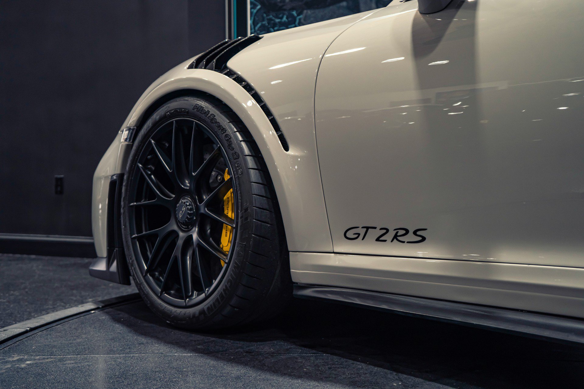 Used 2018 Porsche 911 GT2 RS w/ Weissach Package RWD image 13