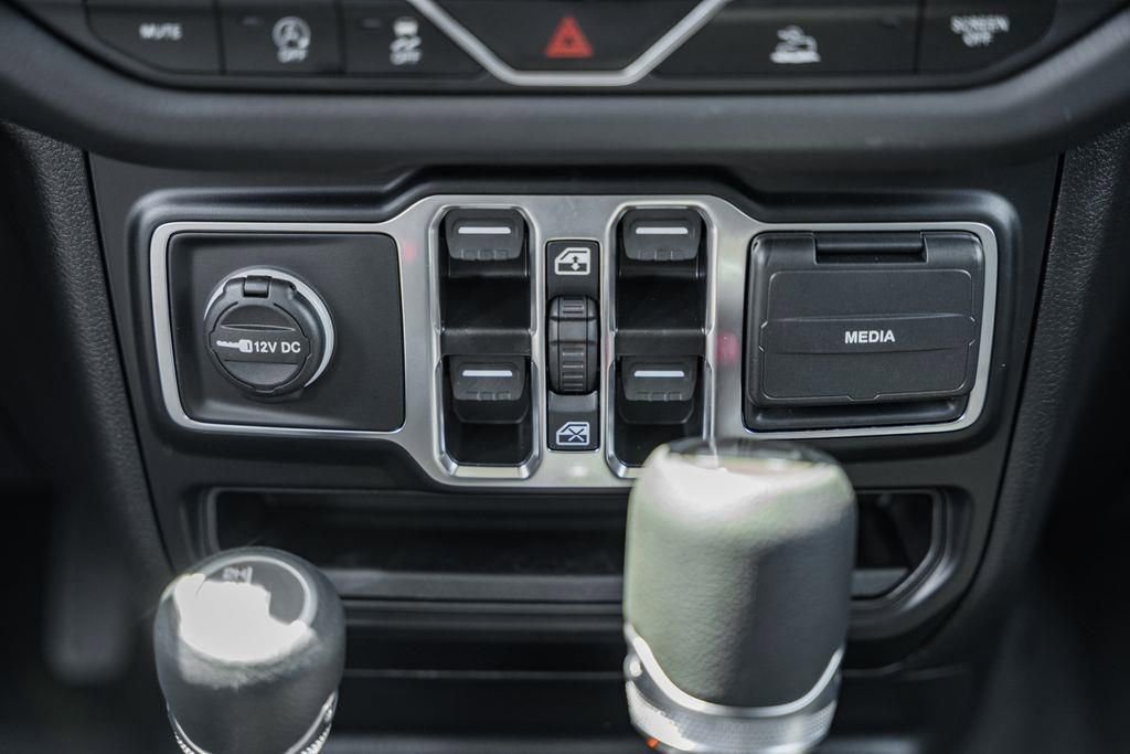 New 2025 Jeep Wrangler Sahara w/ Technology Group image 26