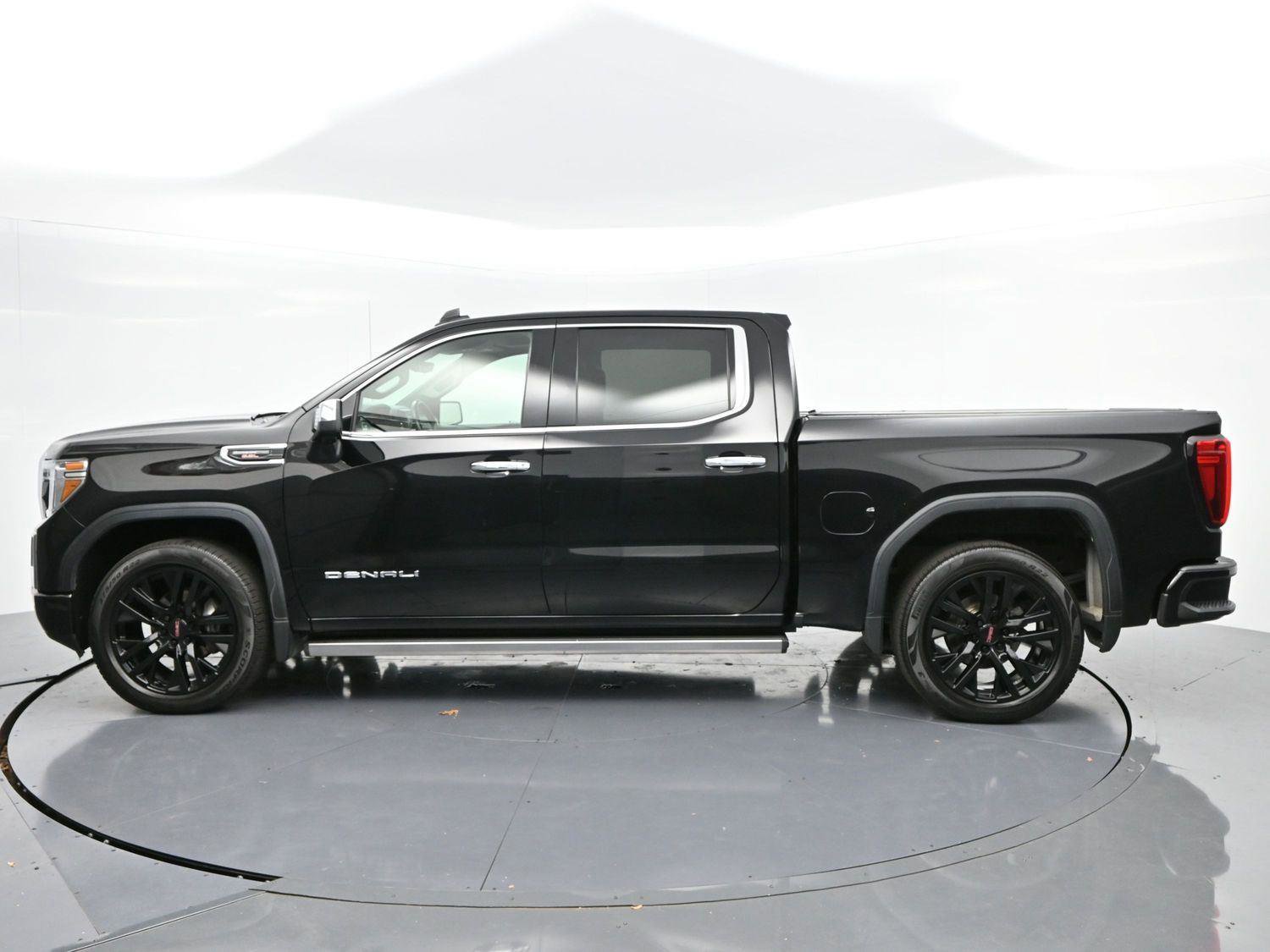 Used 2022 GMC Sierra 1500 Denali w/ Denali Reserve Package image 3