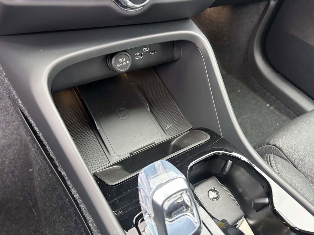 New 2026 Volvo XC40 B5 Plus w/ Protection Package Premier image 22