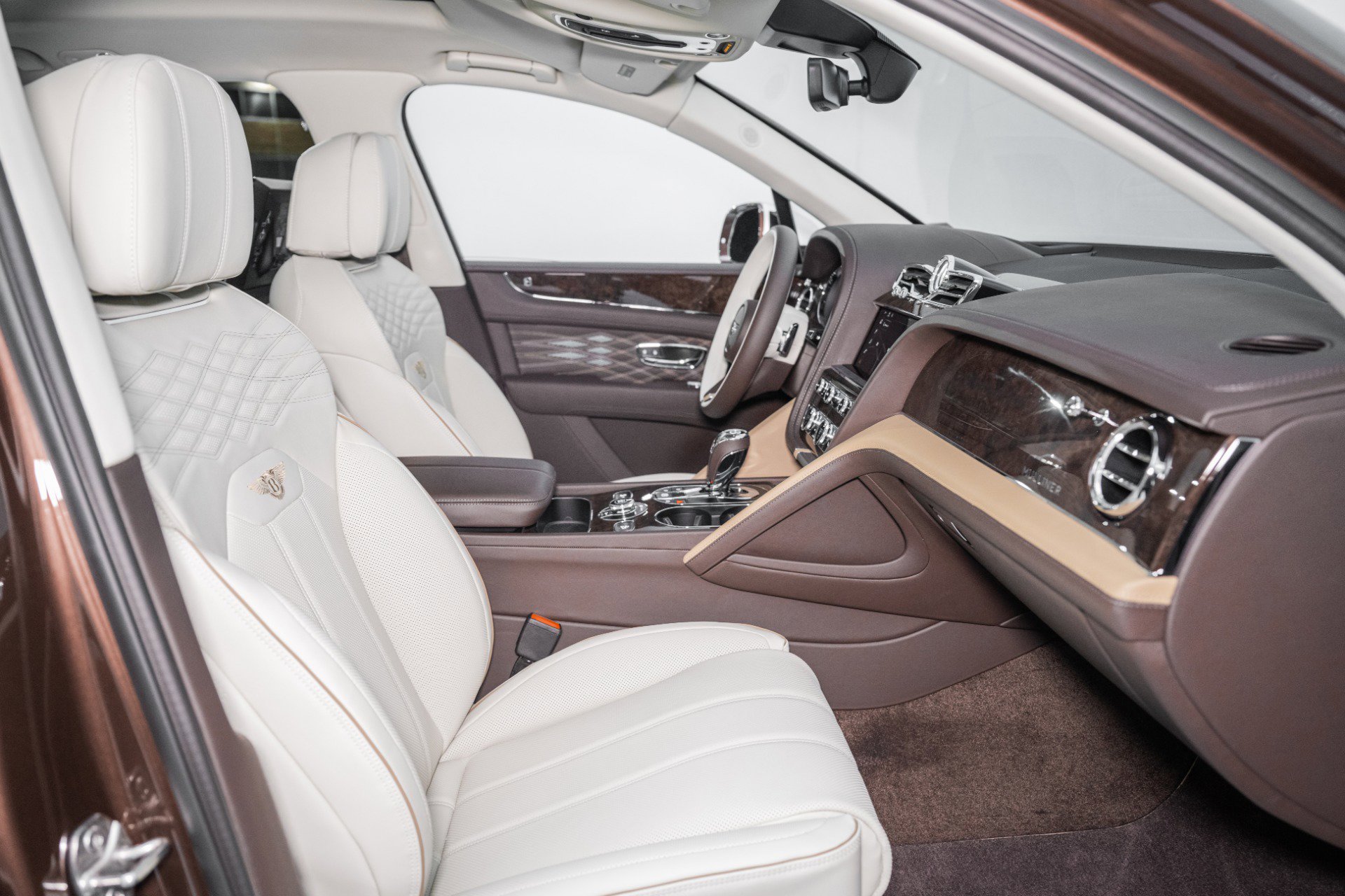 New 2025 Bentley Bentayga Extended Wheelbase image 2