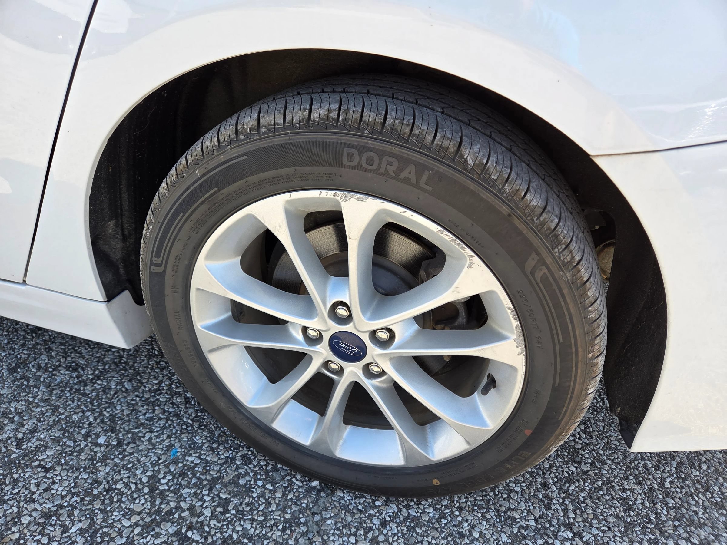 Used 2019 Ford Fusion SE FWD image 12