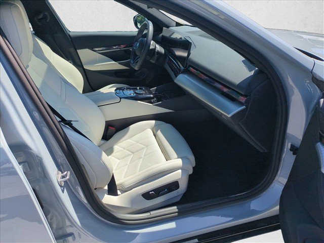 Certified 2026 BMW i5 eDrive40 w/ M Sport Package RWD image 22