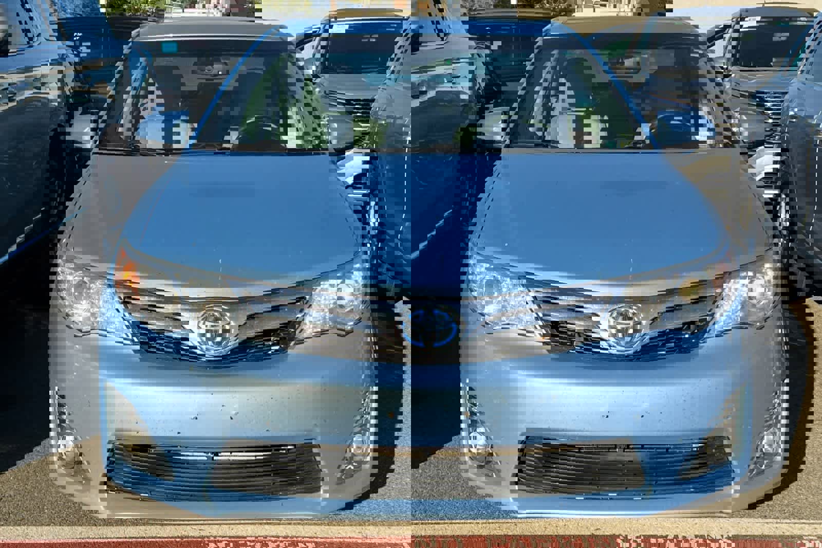 Used 2012 Toyota Camry XLE w/ Leather Pkg image 2