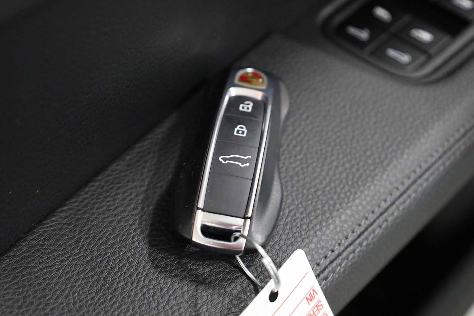 Certified 2024 Porsche Cayenne image 41