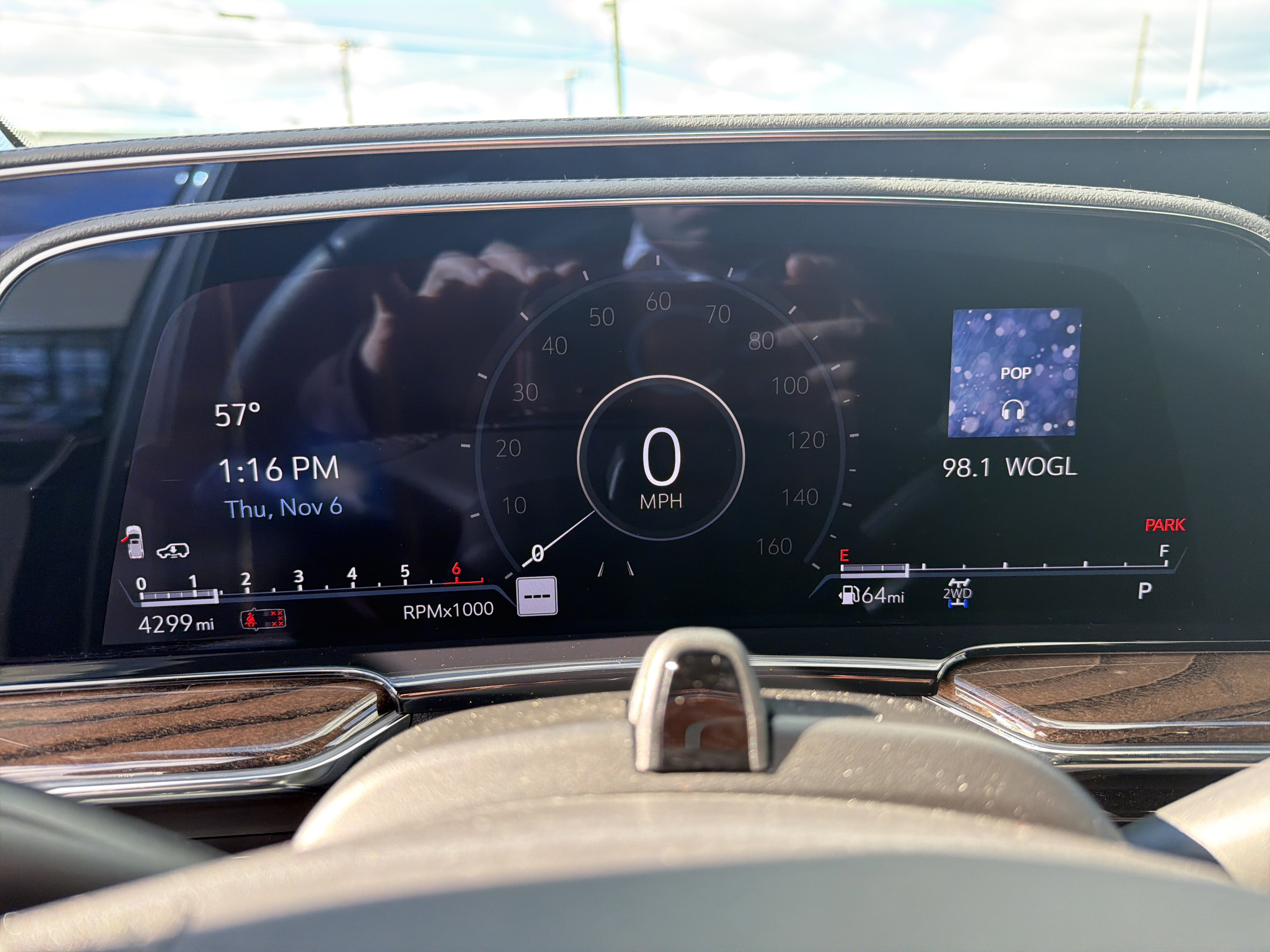 Used 2022 Cadillac Escalade ESV Premium Luxury Platinum image 16