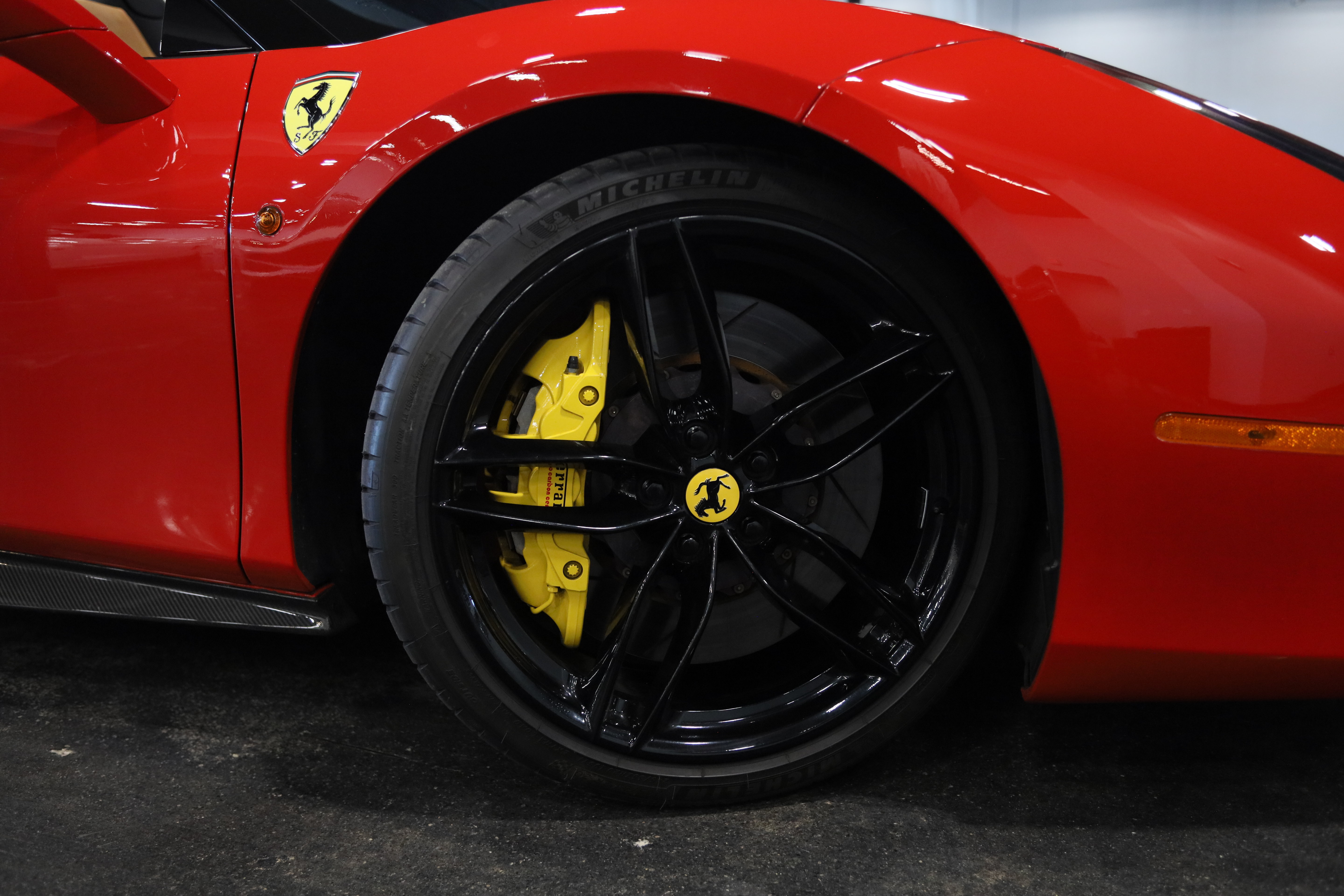 Used 2019 Ferrari 488 Spider RWD image 9