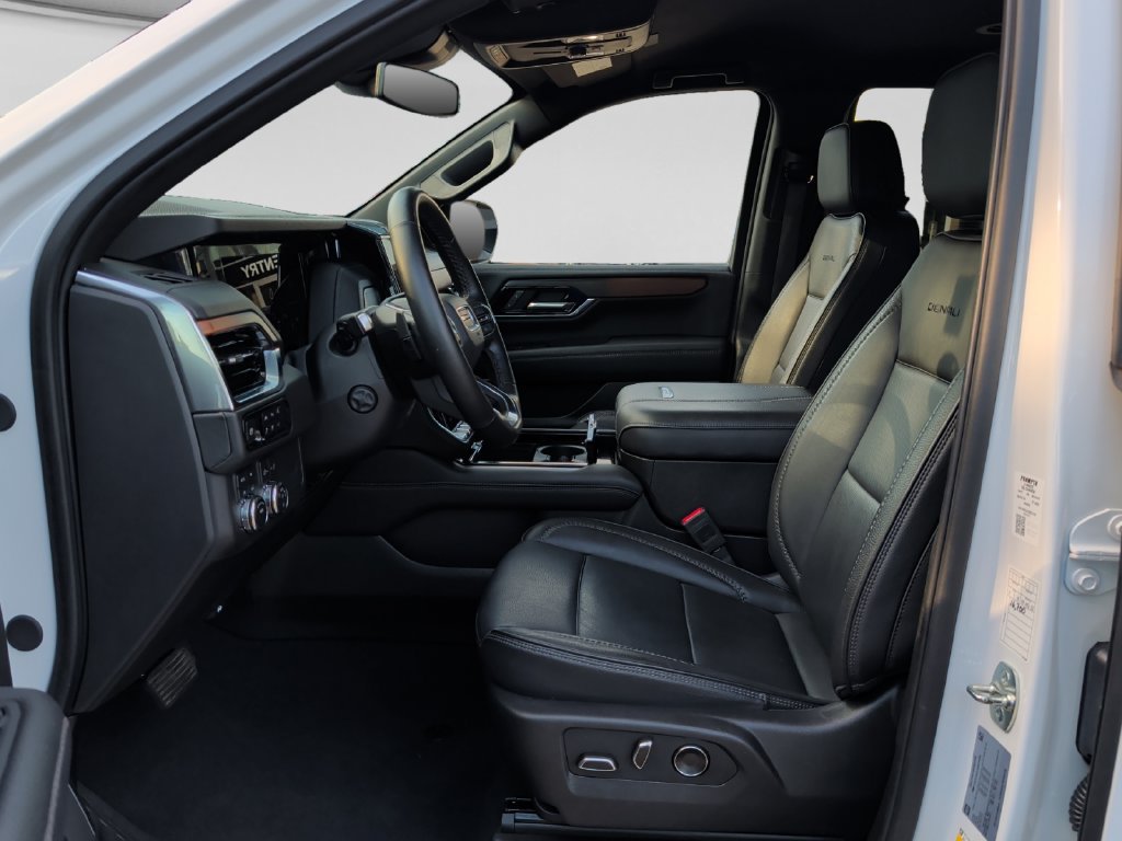 Used 2025 GMC Yukon Denali AWD/4WD image 16