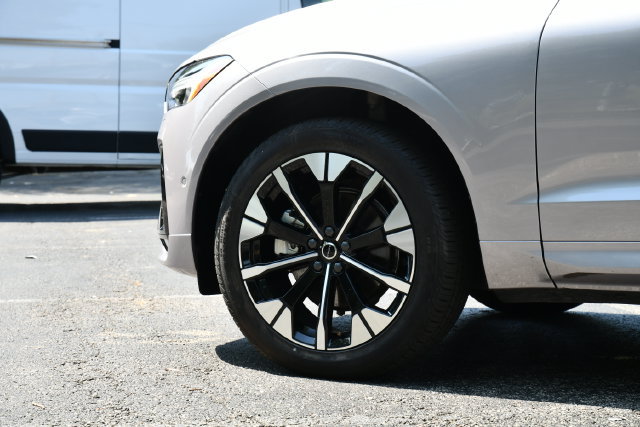 Certified 2026 Volvo XC60 B5 Plus AWD/4WD image 10