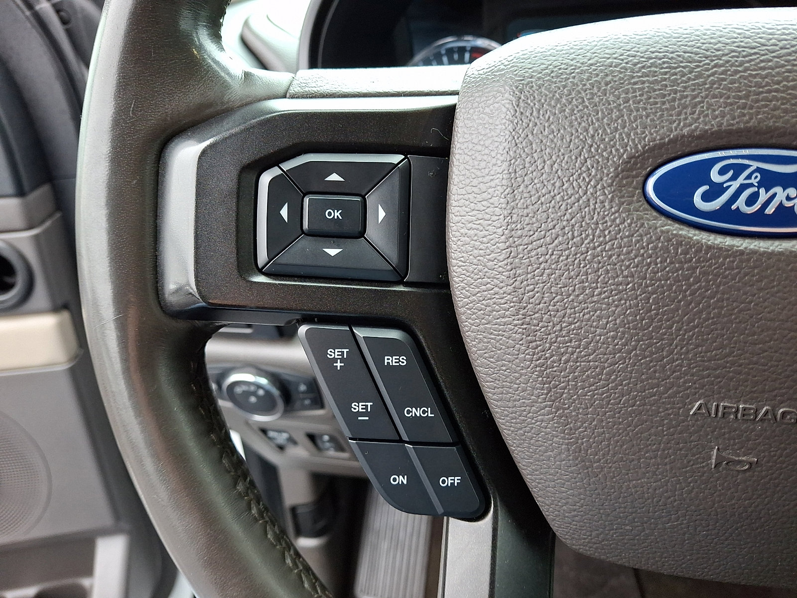 Used 2020 Ford Expedition Limited image 23