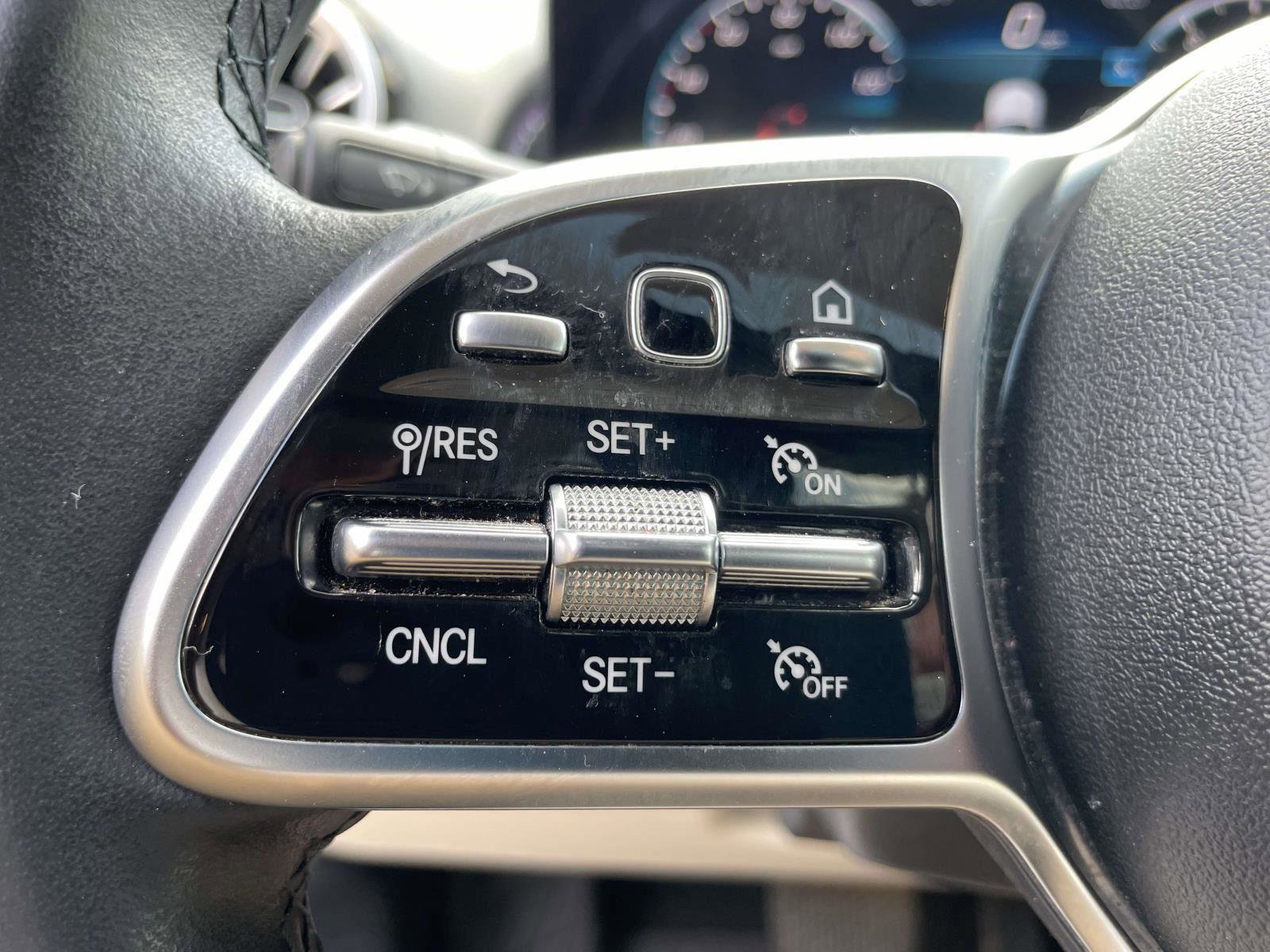 Used 2022 Mercedes-Benz GLB 250 4MATIC w/ Premium Package Lite image 10