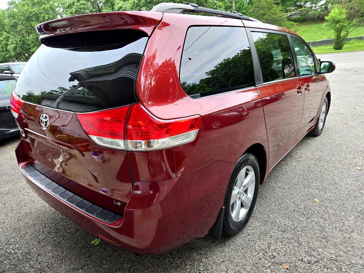 Used 2014 Toyota Sienna LE image 5