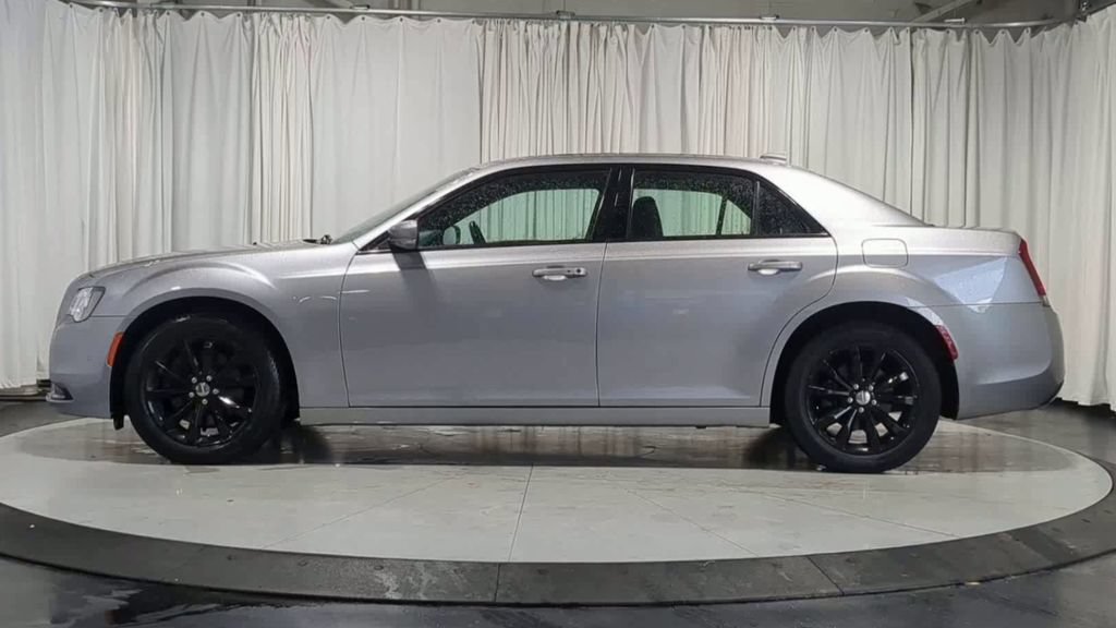 Used 2018 Chrysler 300 S w/ 300S Premium Group AWD/4WD image 6